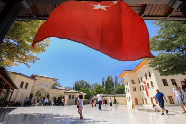 Somuncu Baba Külliyesi'ne bayramda yoğun ilgi